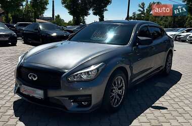 Infiniti Q70  2016