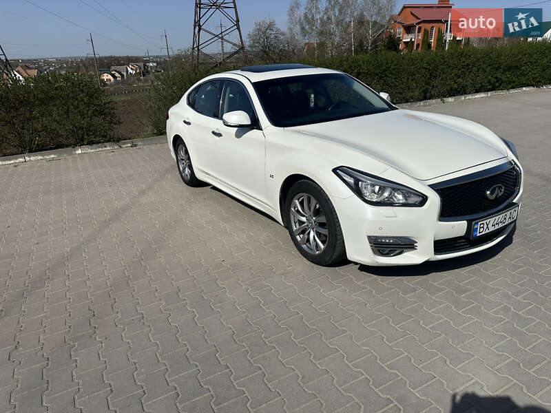 Infiniti Q70