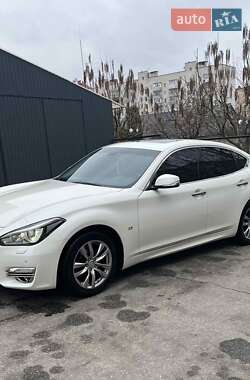 Infiniti Q70  2016