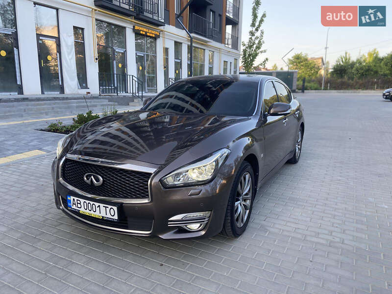 Infiniti Q70