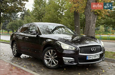 Infiniti Q70 2015