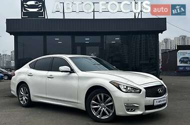 Infiniti Q70  2016