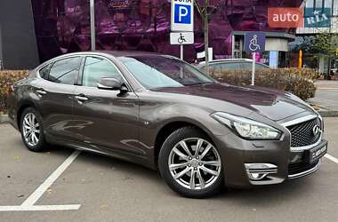 Infiniti Q70 2017