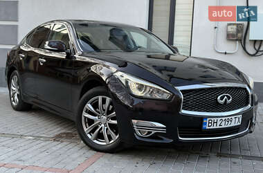 Infiniti Q70 2015