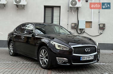 Infiniti Q70  2015