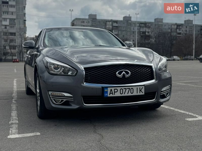 Infiniti Q70