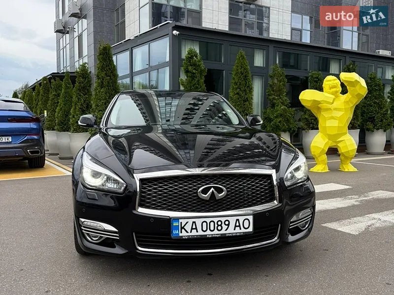 Infiniti Q70