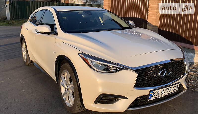 Хетчбек Infiniti QX30