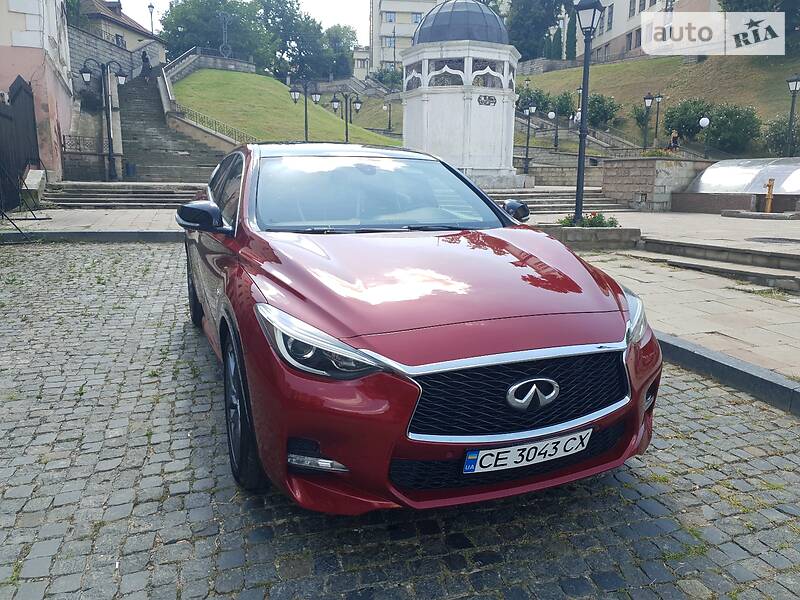 Позашляховик / Кросовер Infiniti QX30