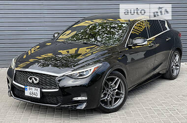 Infiniti QX30 Premium S 2016