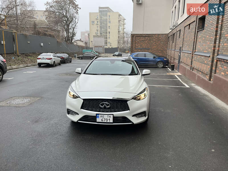 Хэтчбек Infiniti QX30