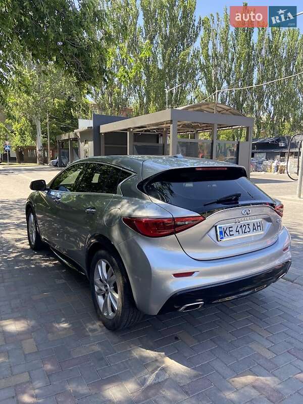 Внедорожник / Кроссовер Infiniti QX30