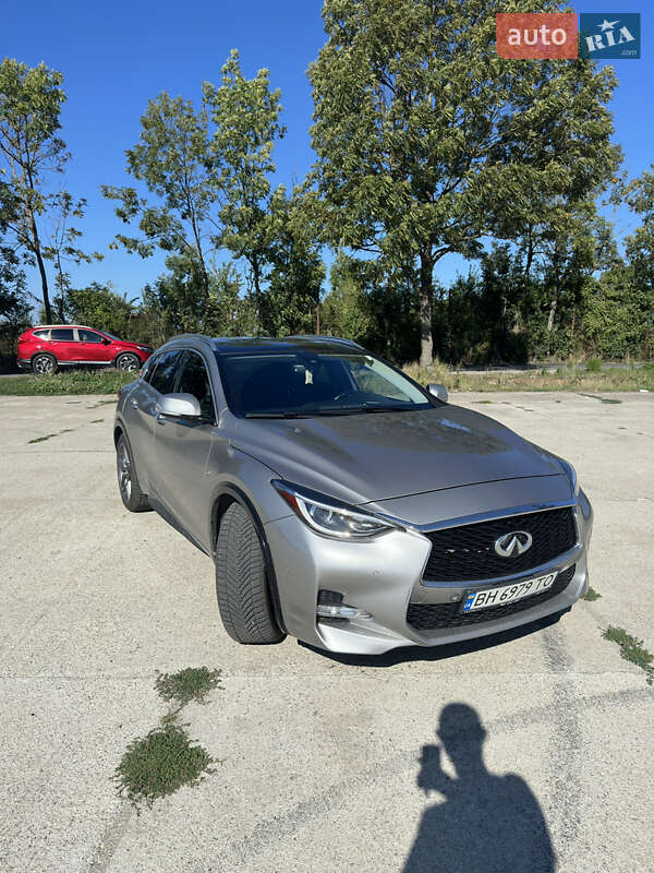 Внедорожник / Кроссовер Infiniti QX30