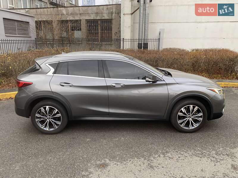 Infiniti QX30