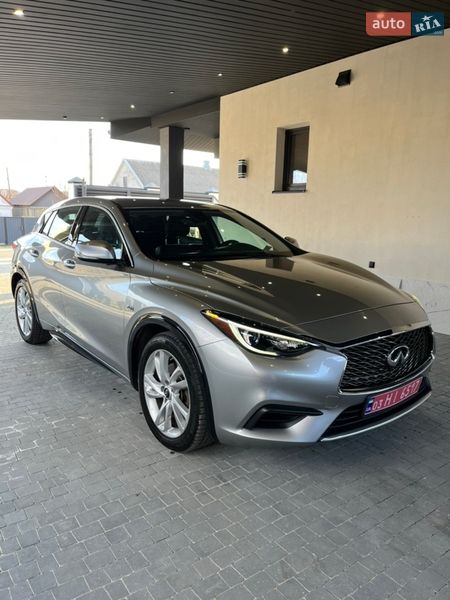 Хетчбек Infiniti QX30