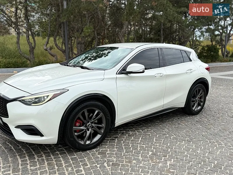Infiniti QX30