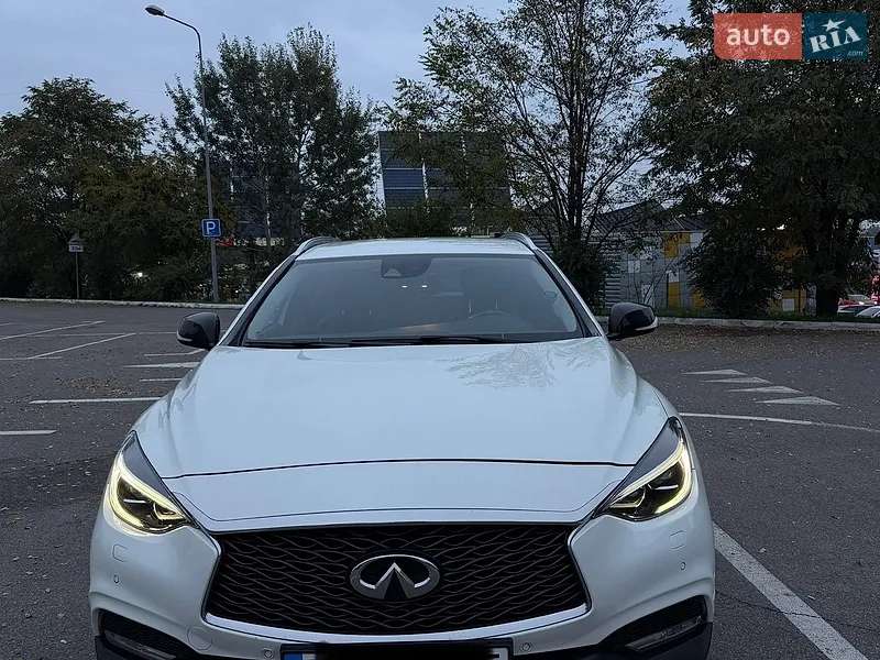 Infiniti QX30