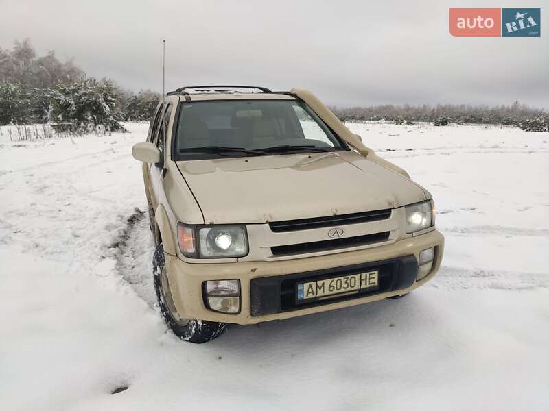 Позашляховик / Кросовер Infiniti QX4