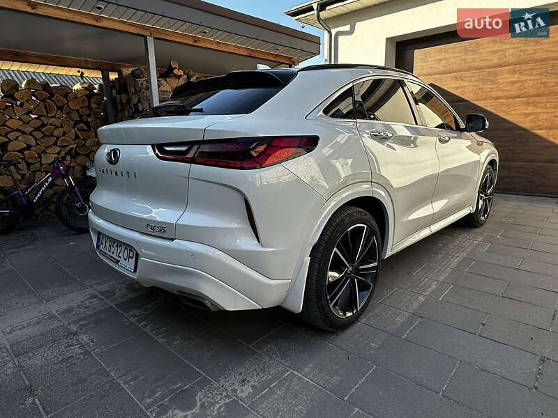 Легкові Infiniti QX55