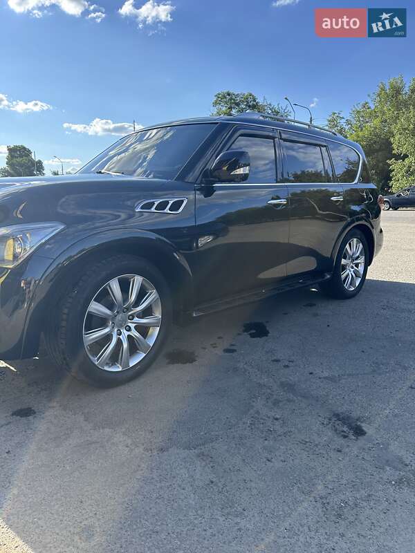 Infiniti QX56