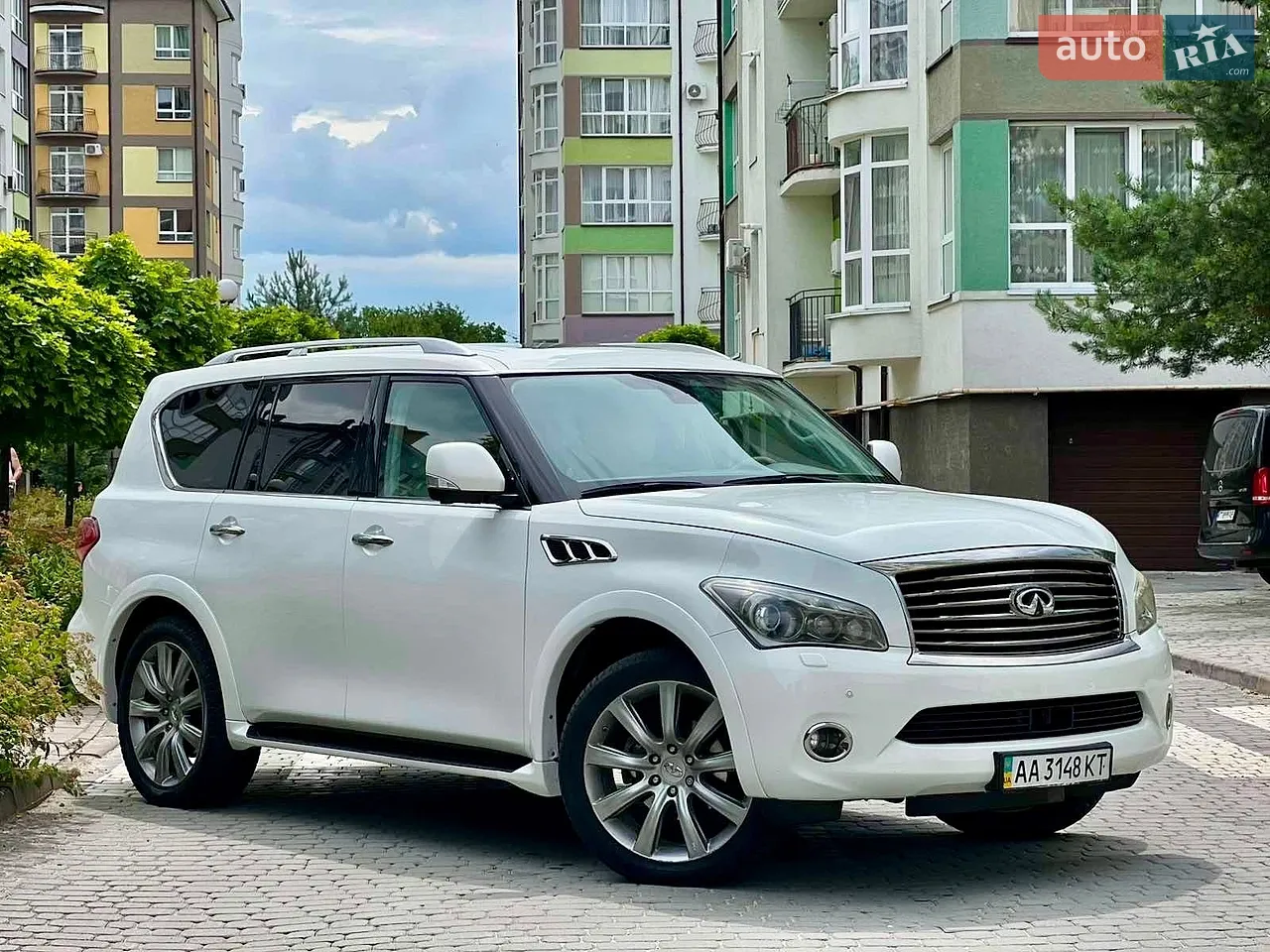 2011 Infiniti QX56 - фото 1