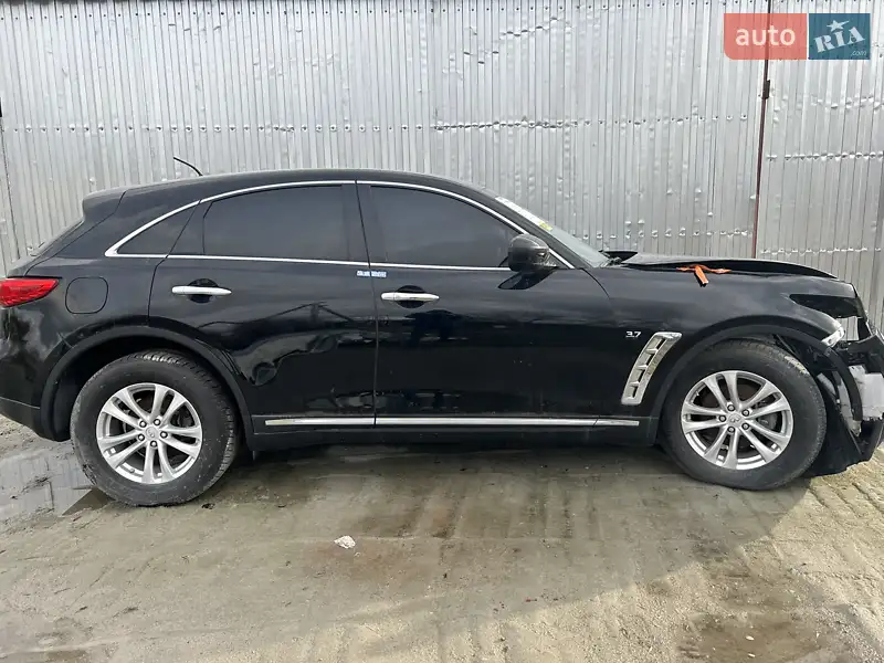 Infiniti QX70