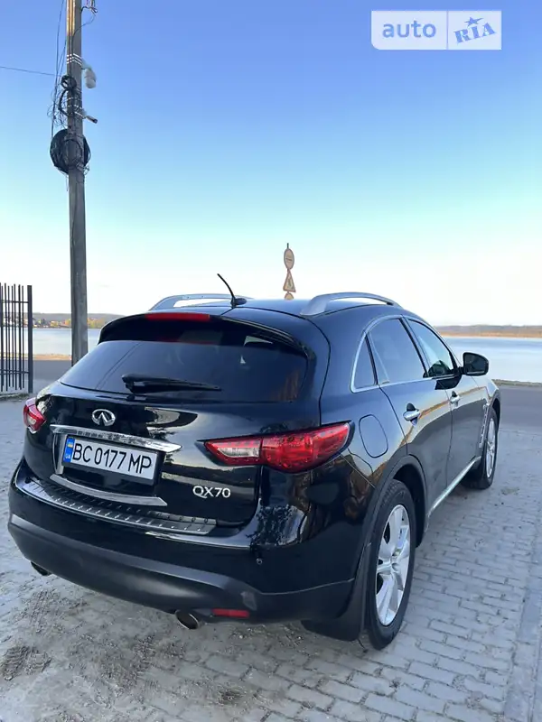 Infiniti QX70