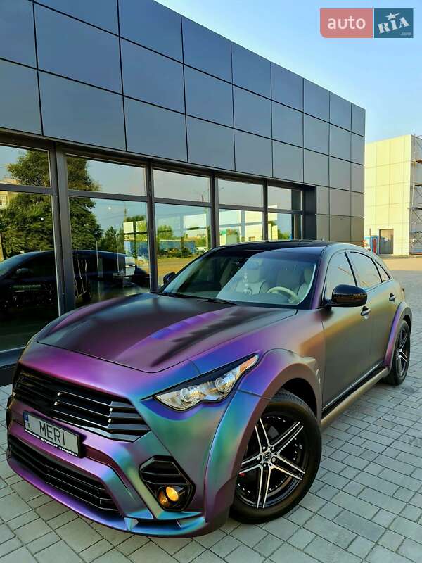 Infiniti QX70