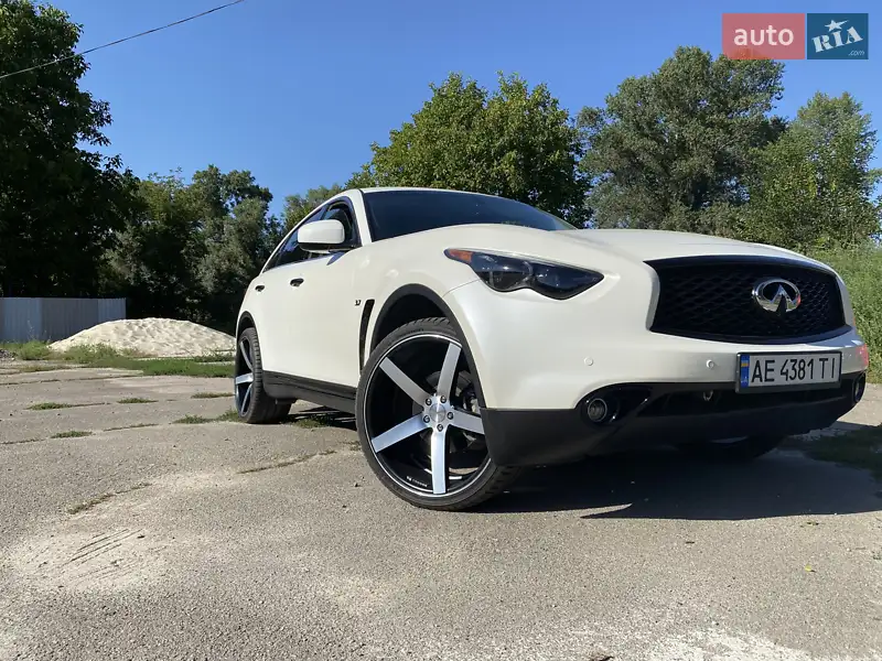 Infiniti QX70