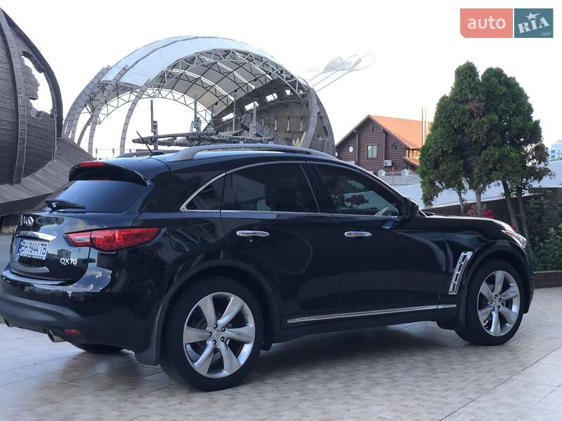 Внедорожник / Кроссовер Infiniti QX70