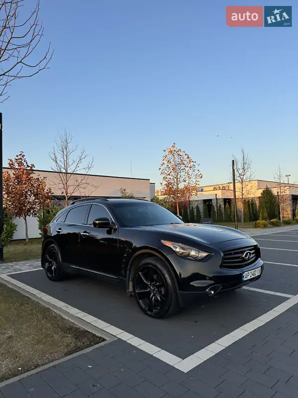 Infiniti QX70