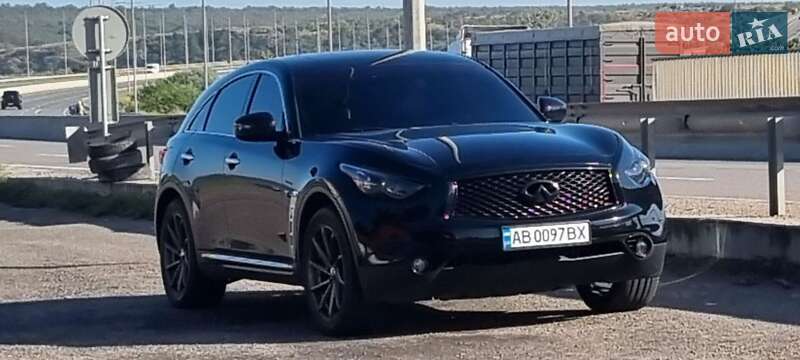 Легкові Infiniti QX70