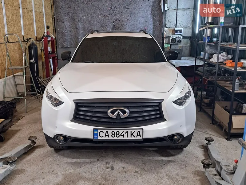 Infiniti QX70