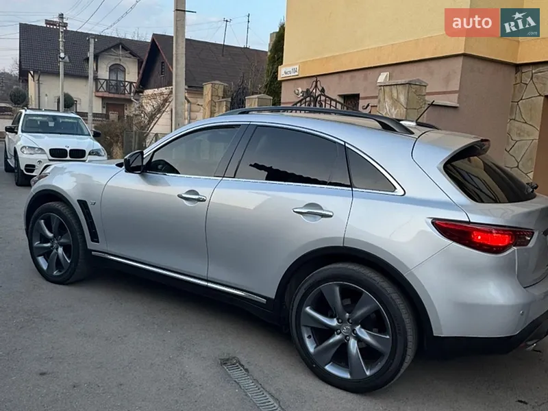 Infiniti QX70