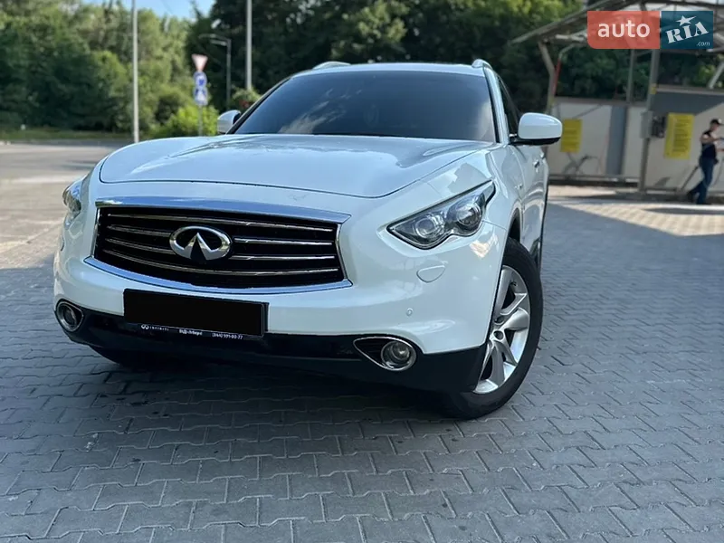 Infiniti QX70