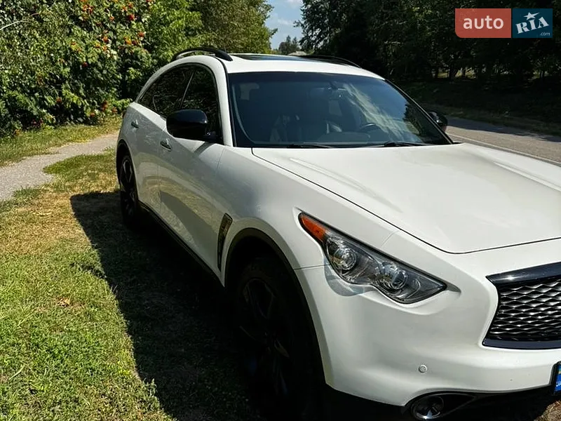 Infiniti QX70