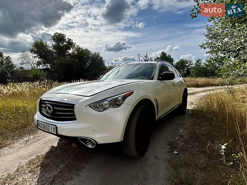 Infiniti QX70