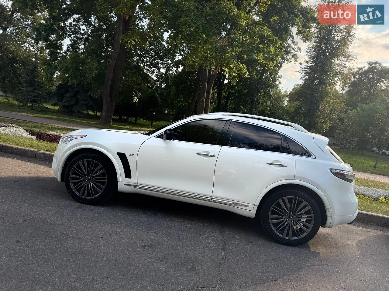 2017 Infiniti QX70 - мініатюра 2