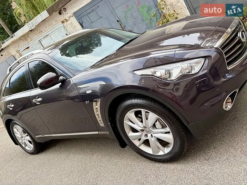 Infiniti QX70