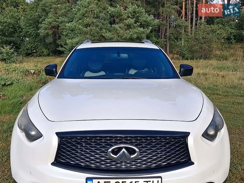 Infiniti QX70