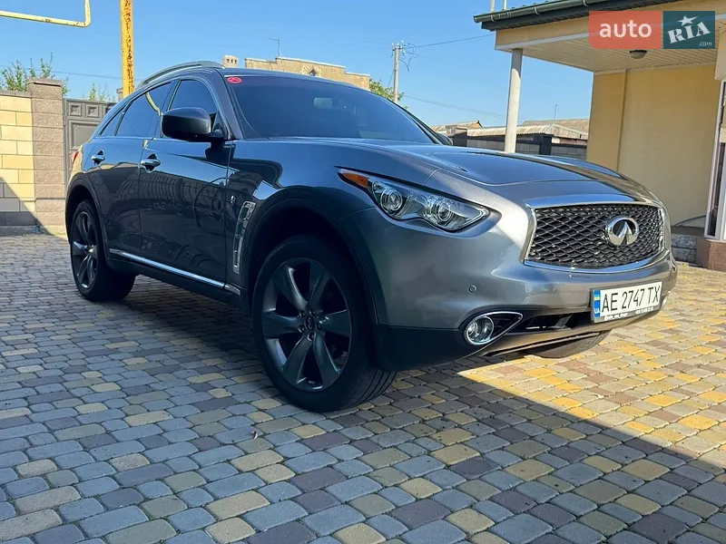Infiniti QX70