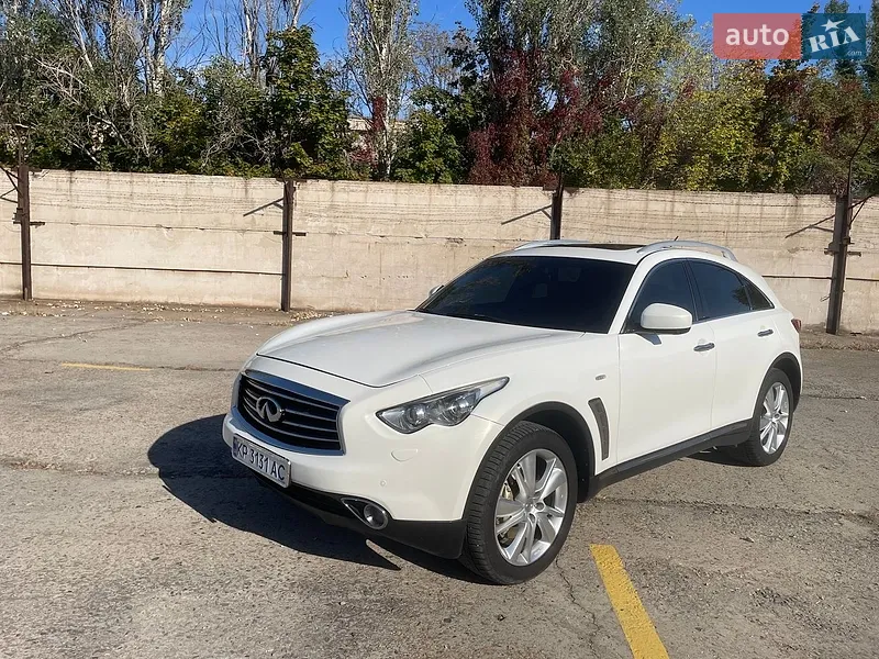 Infiniti QX70