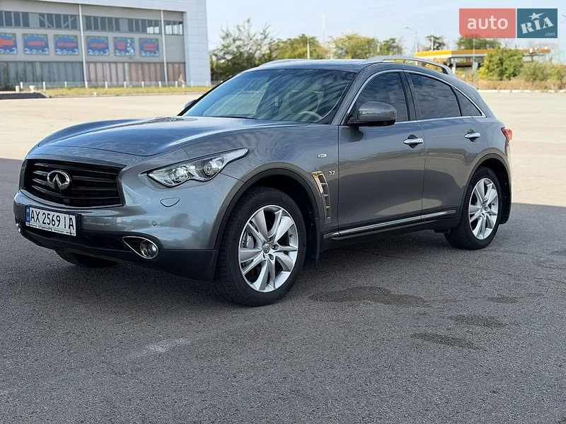 Infiniti QX70