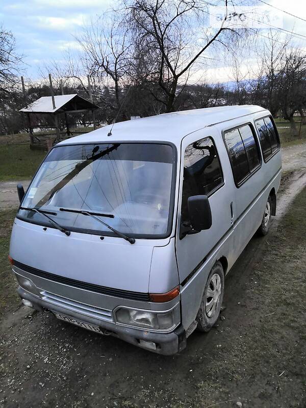 Мінівен Isuzu Midi пасс.