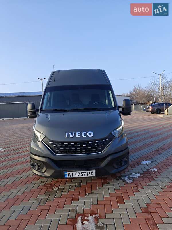 Грузовой фургон Iveco Daily