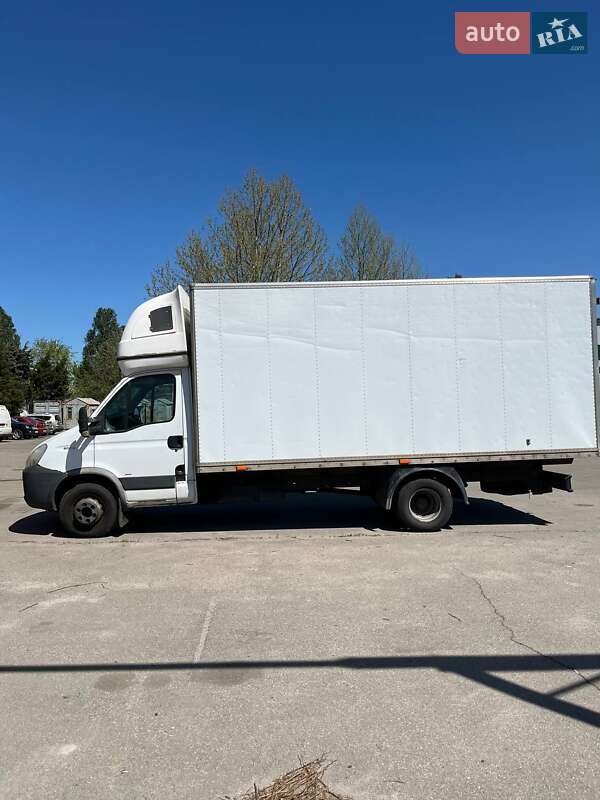 Вантажний фургон Iveco Daily