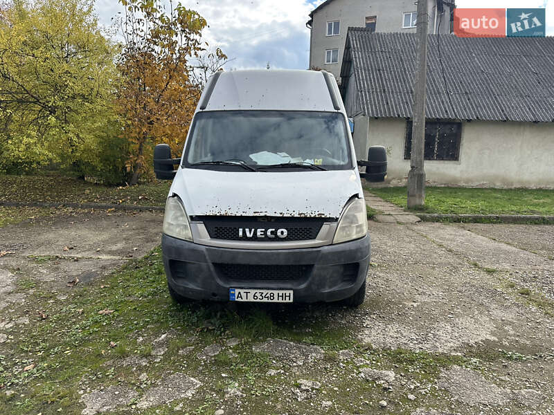 Грузовой фургон Iveco Daily