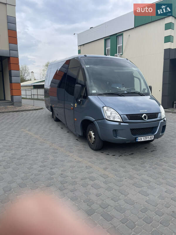 Туристичний / Міжміський автобус Iveco Daily