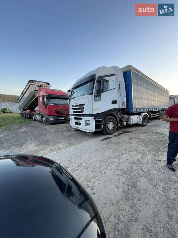 Вантажний фургон Iveco Stralis