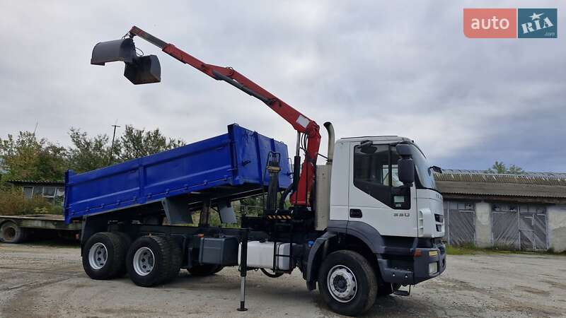 Кран-маніпулятор Iveco Trakker